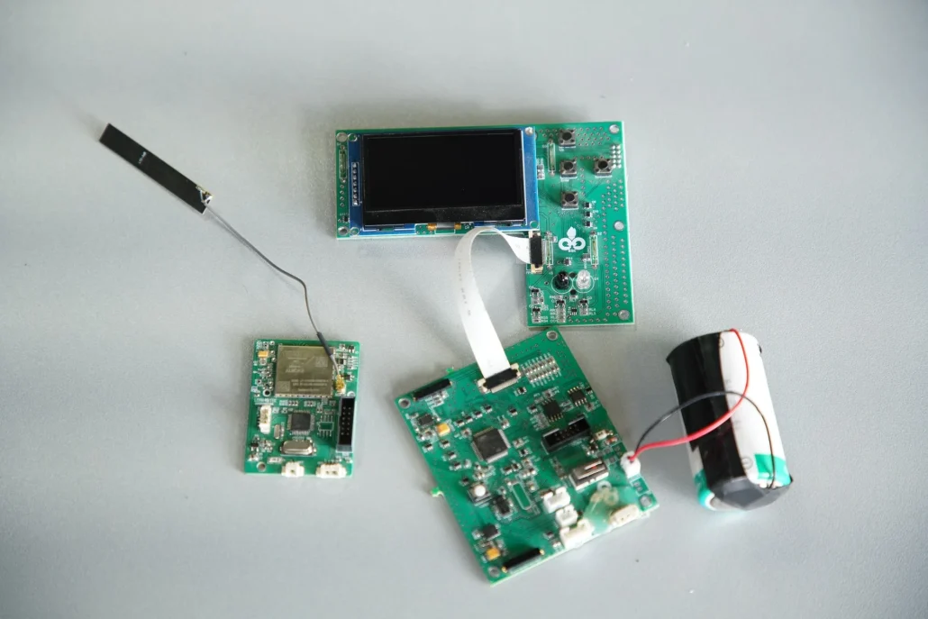Circuit board and hardware components of a smart gas meter